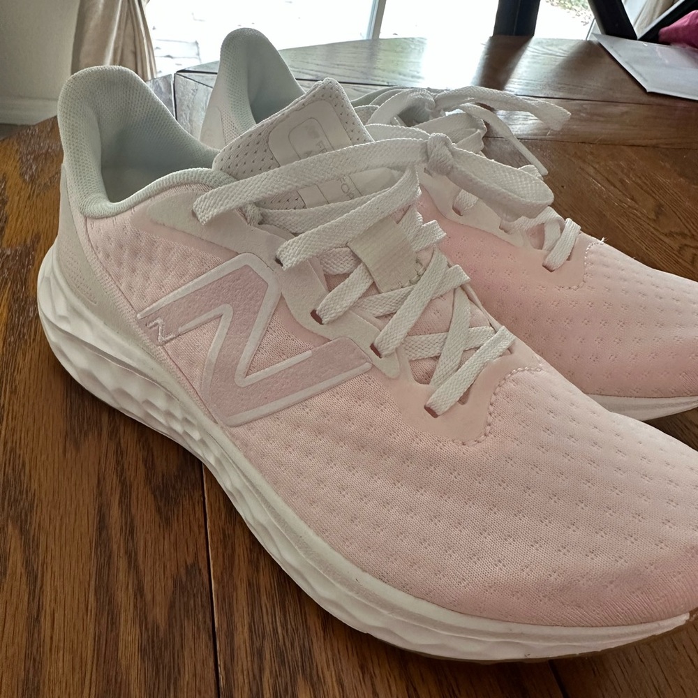 New Balance Fresh Foam Arishi v4 Pink Shoes Sz 8W